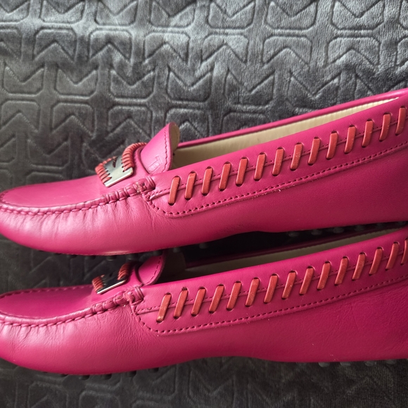 Tod's Pink Flats with Metallic Accent - Picture 2 of 6